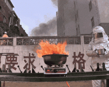 <b>让油锅当即沸腾起</b>